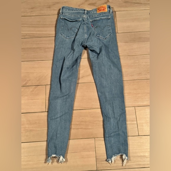 711 distressed skinny Women's Blue Jeans size 25 no stains or wear - Picture 2 of 5